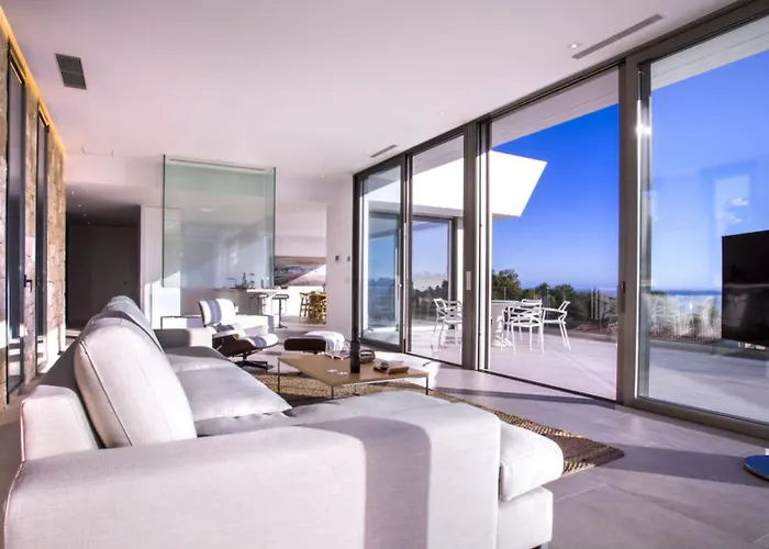 Global Villa Halcon Al Mar 9403